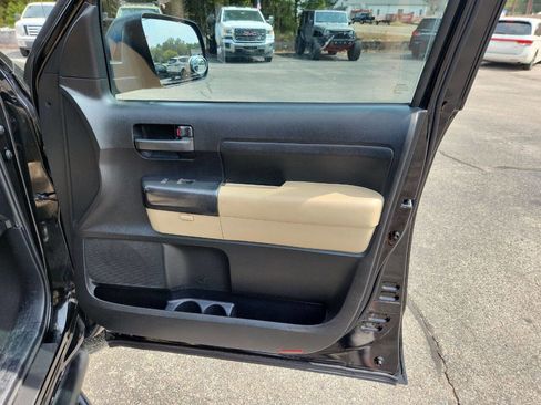 Used 2013 Toyota Tundra 2WD CrewMax w/ SR5 Pkg image 19