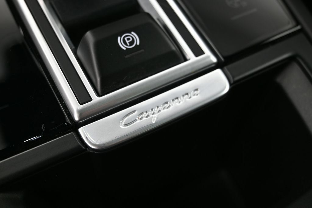 Certified 2023 Porsche Cayenne GTS w/ Assistance Package AWD/4WD image 19