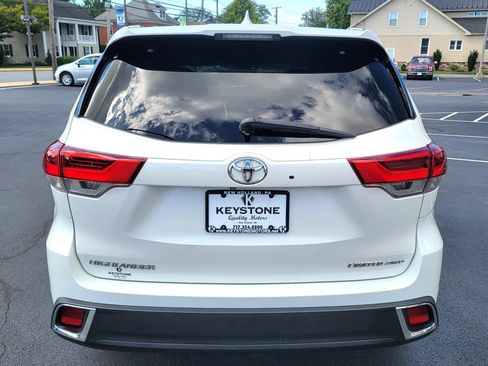 Used 2017 Toyota Highlander AWD V6 image 6