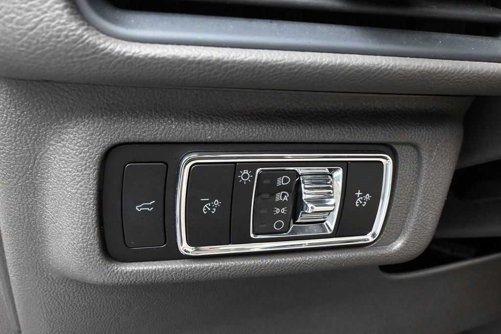 Used 2023 Lincoln Corsair FWD image 13