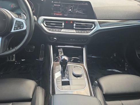 Used 2022 BMW 330i Sedan w/ M Sport Package RWD image 11