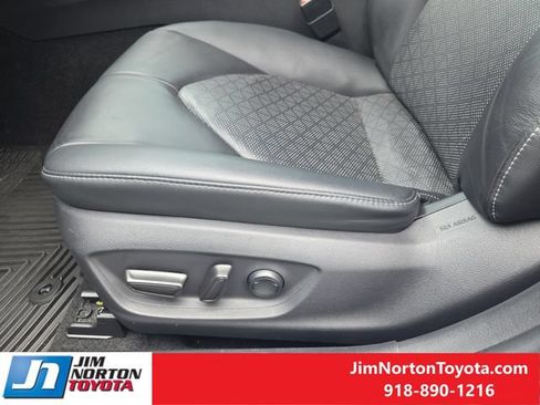Used 2019 Toyota Camry XSE FWD image 26