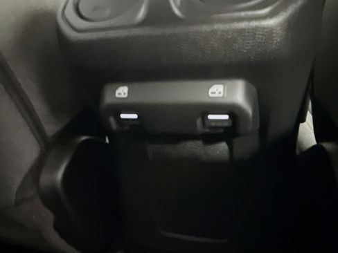 Used 2024 Jeep Wrangler Unlimited w/ Convenience Group AWD/4WD image 31