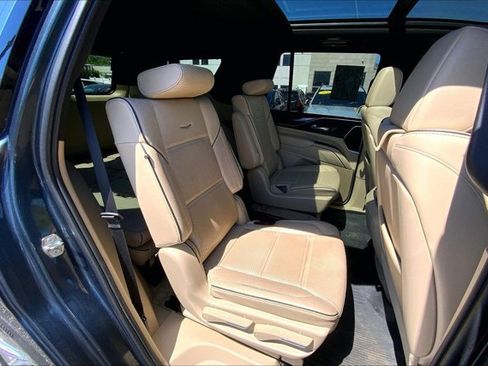 Used 2021 Cadillac Escalade Premium Luxury AWD/4WD image 26