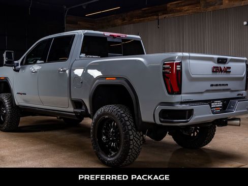 Used 2025 GMC Sierra 2500 AT4 w/ AT4 Premium Plus Package image 7