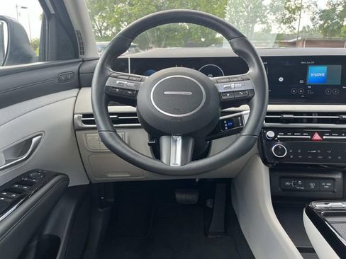 Used 2025 Hyundai Tucson Limited FWD image 14