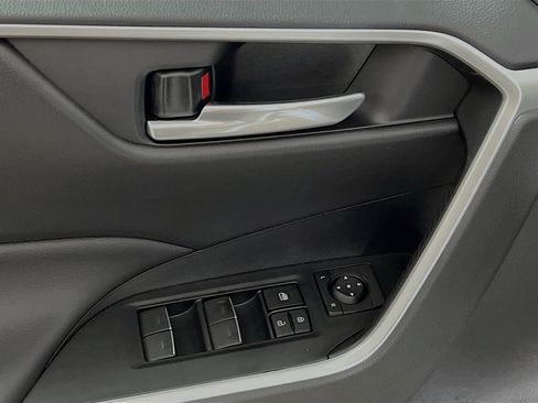 Used 2025 Toyota RAV4 XLE AWD/4WD image 16