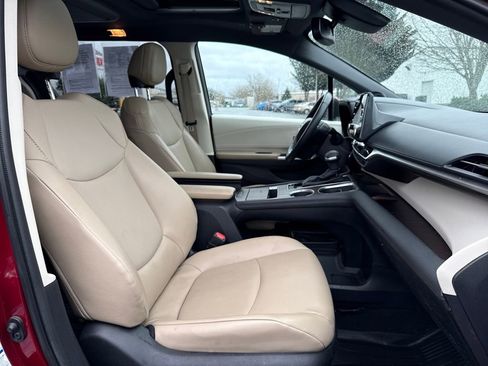 Used 2022 Toyota Sienna XLE image 11