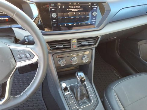 Used 2022 Volkswagen Taos SE image 24