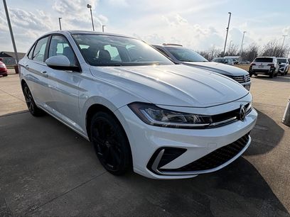 Certified 2025 Volkswagen Jetta SE w/ Sunroof Package