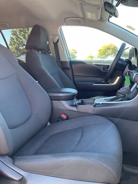 Used 2020 Toyota RAV4 LE FWD image 17