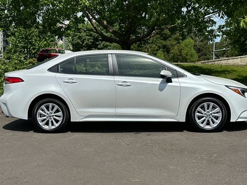 Used 2024 Toyota Corolla LE FWD image 8