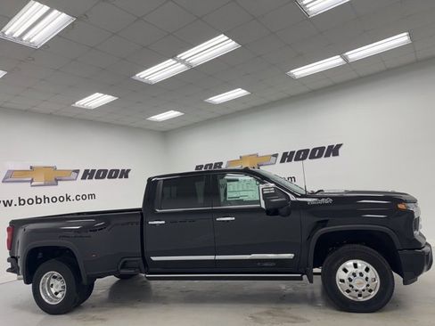 New 2025 Chevrolet Silverado 3500 High Country w/ Technology Package image 4