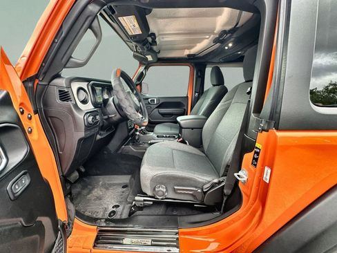 Certified 2025 Jeep Wrangler Sport AWD/4WD image 19
