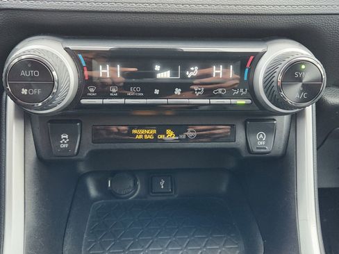 Used 2021 Toyota RAV4 XLE Premium image 21