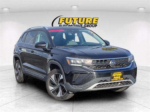 Used 2024 Volkswagen Taos SE image 1
