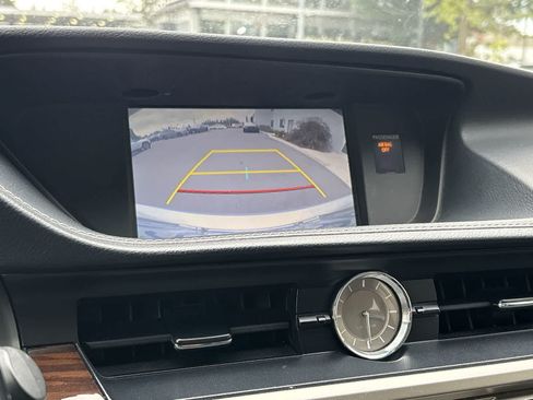 Used 2016 Lexus ES 350 w/ Premium Package w/Wood Trim FWD image 18
