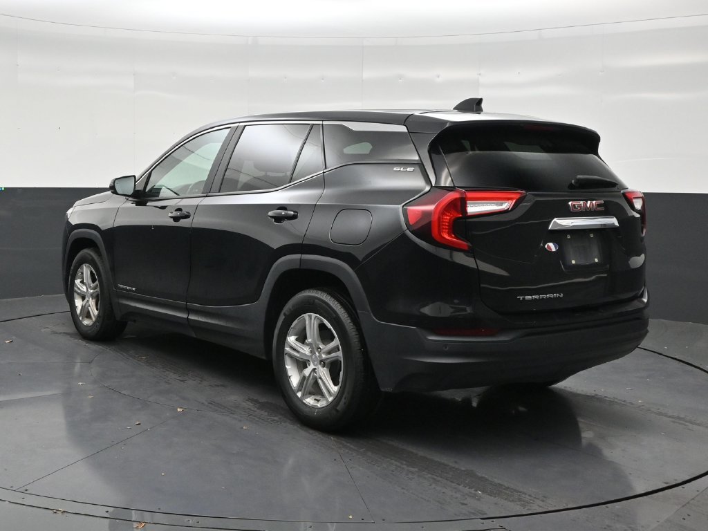 Used 2023 GMC Terrain SLE FWD image 3