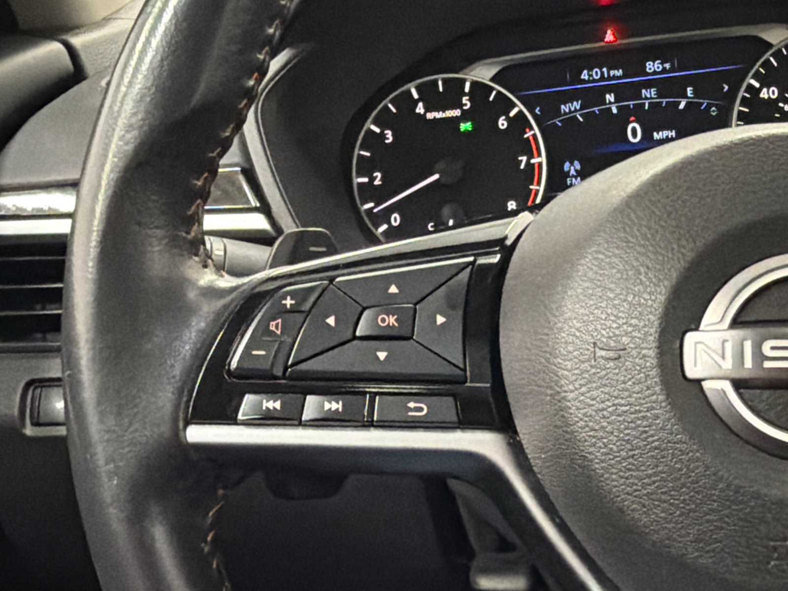 Used 2024 Nissan Altima 2.5 SR w/ SR Premium Package FWD image 17