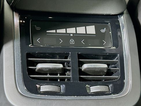 Used 2021 Volvo XC60 T5 R-Design w/ Advanced Package image 28