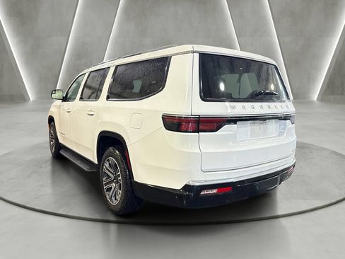 Used 2024 Jeep Wagoneer L Series II w/ Flexible Seating Group AWD/4WD image 3