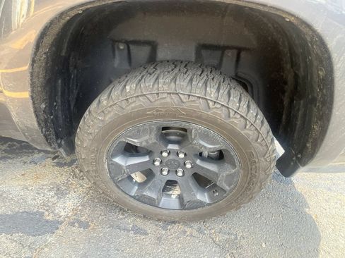 Used 2025 RAM 1500 Big Horn AWD/4WD image 9