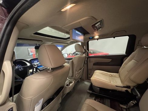 Used 2011 Honda Odyssey Touring Elite image 21