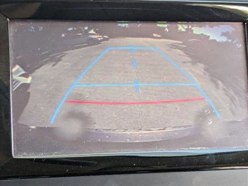 Used 2014 Toyota Highlander LE image 6