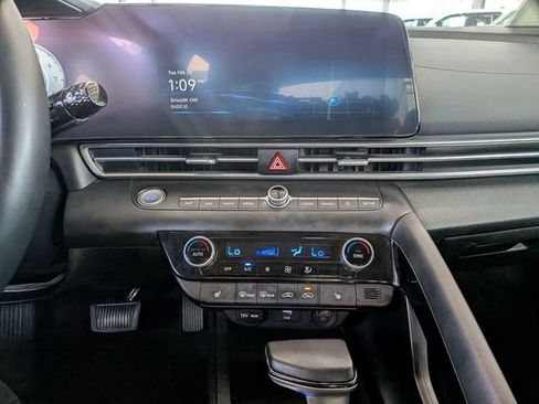 Used 2023 Hyundai Elantra SEL w/ Convenience Package image 19