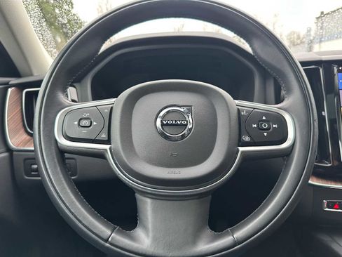 Used 2021 Volvo XC60 T5 Momentum w/ Advanced Package image 22