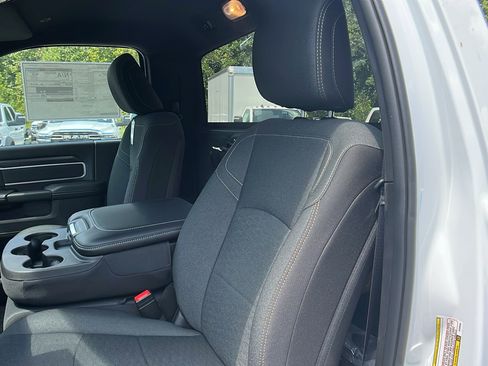 New 2025 RAM 5500 4x4 Regular Cab image 17