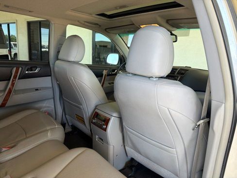 Used 2013 Toyota Highlander Limited FWD image 27
