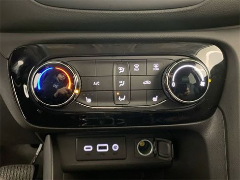 Used 2022 Buick Encore GX Preferred w/ Cold Weather Comfort Package image 40