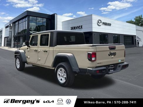 Used 2020 Jeep Gladiator Sport w/ Quick Order Package 24S AWD/4WD image 8