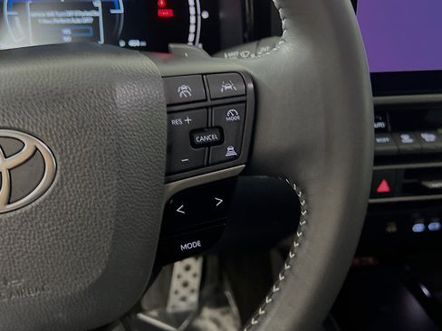 Used 2025 Toyota Camry SE w/ Multimedia Upgrade Package image 20