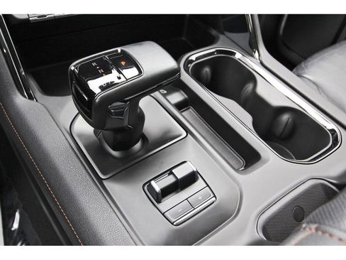 Used 2024 GMC Sierra 1500 AT4 w/ Technology Package AWD/4WD image 27