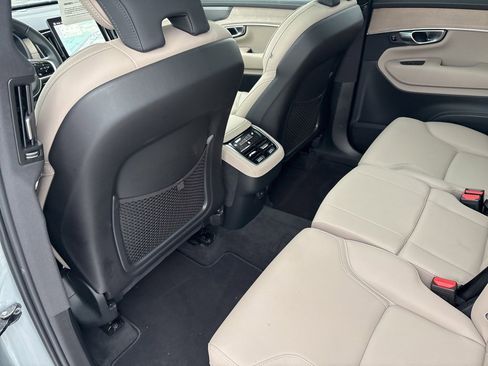 Certified 2025 Volvo XC90 B6 Plus image 36