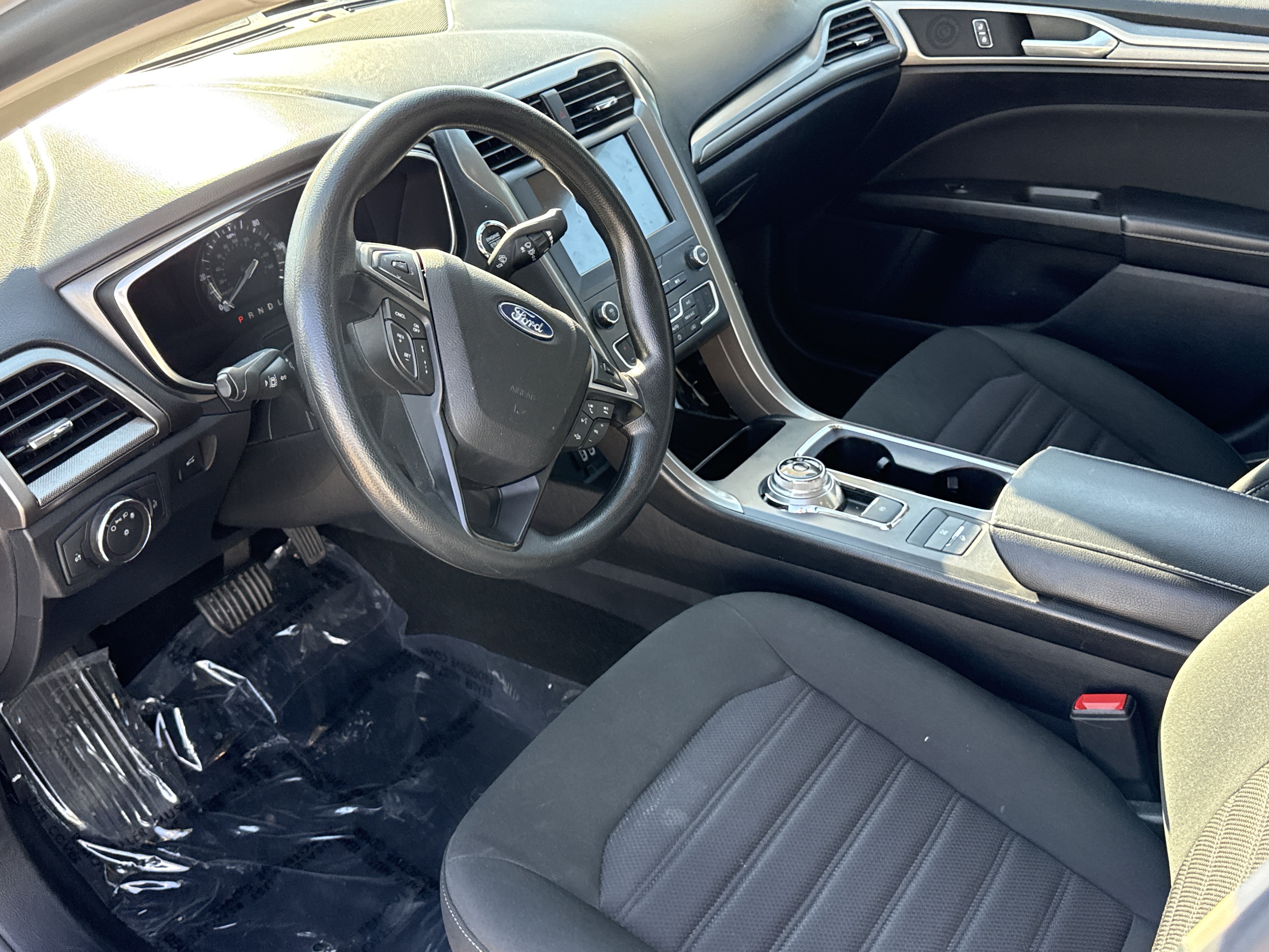 Used 2020 Ford Fusion SE FWD image 3