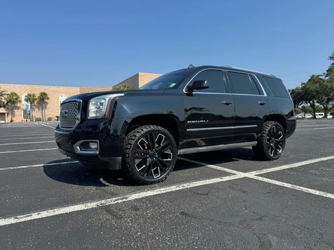 Used 2015 GMC Yukon Denali w/ Touring Package image 2