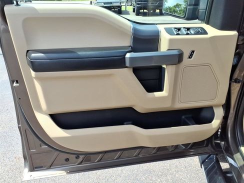 Used 2017 Ford F150 XLT w/ Equipment Group 302A Luxury AWD/4WD image 18
