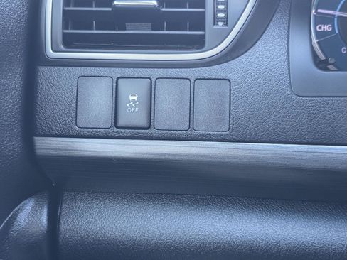 Used 2015 Toyota Camry XLE image 11