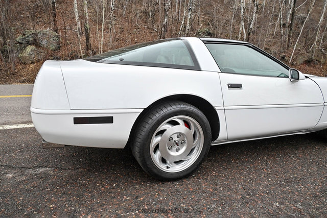 Used 1995 Chevrolet Corvette Coupe RWD image 64