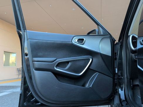 Used 2024 Kia Soul LX w/ Option Group 015 FWD image 18