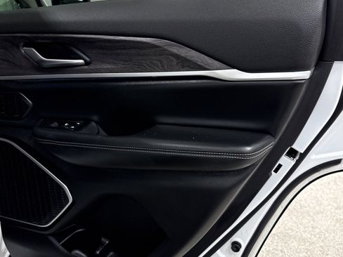 Used 2022 Jeep Grand Cherokee Limited 4xe image 27