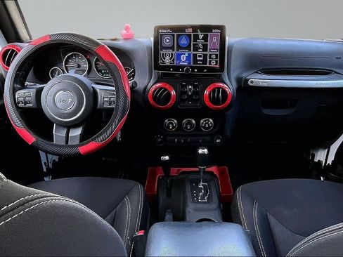 Used 2015 Jeep Wrangler Unlimited Sahara w/ Max Tow Package AWD/4WD image 9