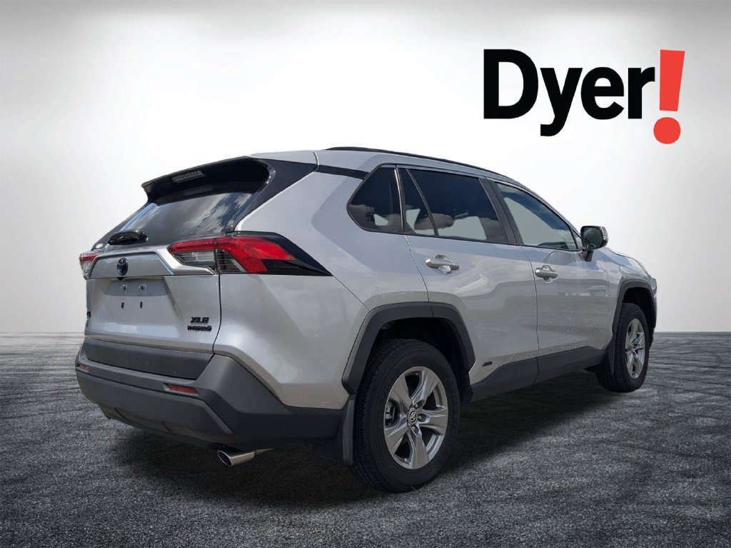 Used 2024 Toyota RAV4 XLE AWD/4WD image 4