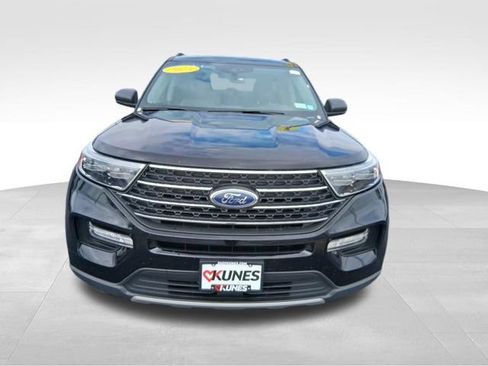 Used 2024 Ford Explorer XLT w/ Equipment Group 202A AWD/4WD image 13