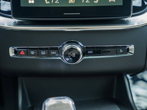 New 2026 Volvo XC90 B6 Plus w/ Protection Package Premier image 22