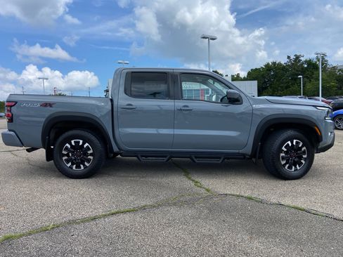 Used 2023 Nissan Frontier PRO-4X w/ Pro Convenience Package AWD/4WD image 2