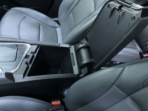 Used 2023 Buick Enclave Essence image 24